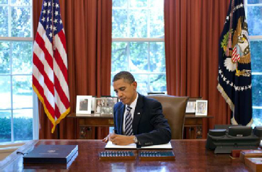 President_Barack_Obama_signs_the_Budget_Control_Act.jpg