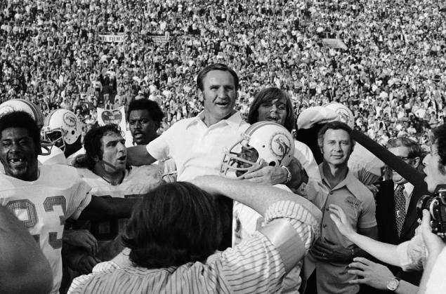 Miami_Dolphins_Charles_Leigh_Win_Super_Bowl_VII.jpg