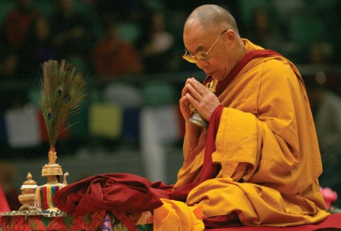 The_Dalai_Lama_at_Prayer_Wallpaper__yvt2.jpg