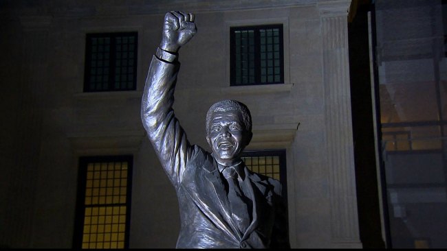 Mandela statue