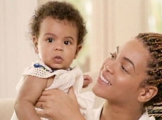 kim kardashian beyonce-holds-her-daughter-blue-ivy-in-this-photo-from-her-hbo-documentary-life-is-but-a-dream