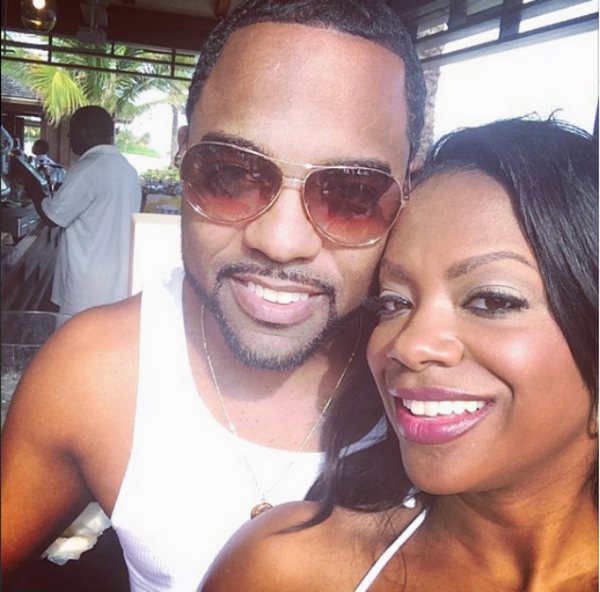 Kandi Burruss Posts Sexy Photo for Husband Todd, Gets Blasted By Fans ...