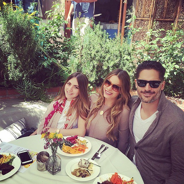 2 Sofia-Vergara-Joe-Manganiello-had-outdoor-brunch-family