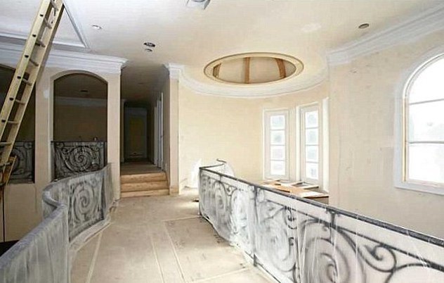 26be536300000578-2999320-image-m-59_1426617187527