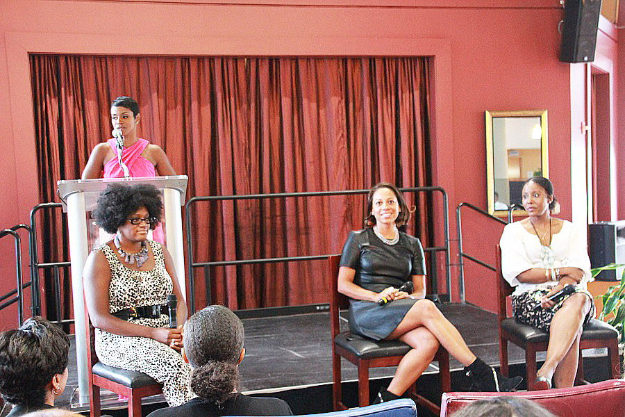 ColorComm event was moderated by radio/TV personality Rashan Ali and featured (l-r): Nzinga Shaw – Atlanta Hawks Basketball Club & Philips Arena, Chief Diversity & Inclusion Officer; Tara August – Turner Sports, Vice President of Talent Relations; and Rolanda Gaines – FOX Sports, Director of Marketing & Communications. 