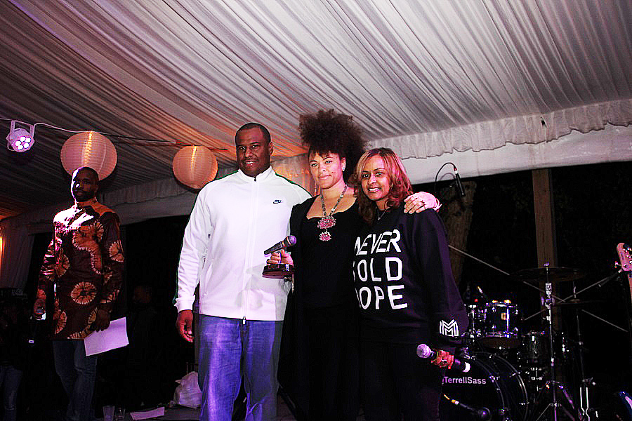 Mali Hunter, center, was given the Hip Hop Pro Legend Award. 