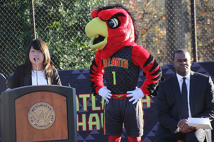 Amy Phuong, commissioner of Atlanta's Parks and Recreation, with Mayor Reed and the Hawks mascot. 