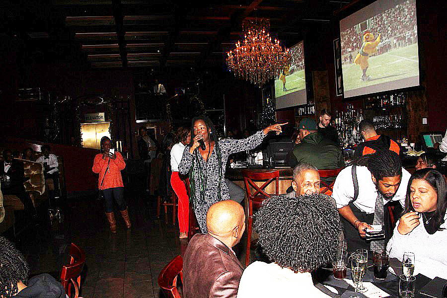 Singer Phillippia electrified the attendees, earning a rousing standing ovation. 