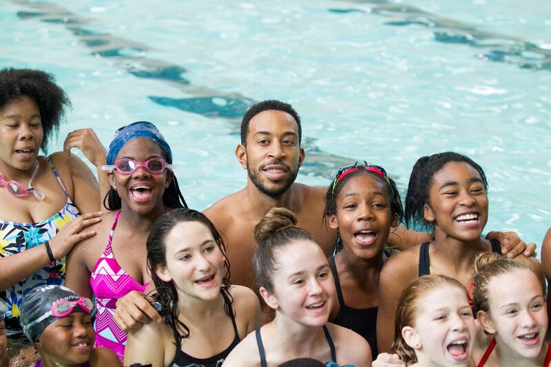 luda with kid swimmers