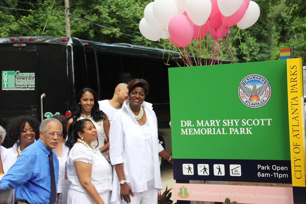 Alpha Kappa Alpha Sorority Incorporated International President Dorothy Buckhanan Wilson, L.H.D, right, with Atlanta first lady Sarah Elizabeth Reed and Councilman C.T. Vivian helped dedicate the park in Dr. Mary Shy Scott's honor (Photos by Terry Shropshire for Atlanta Daily World and Real Times Media). 